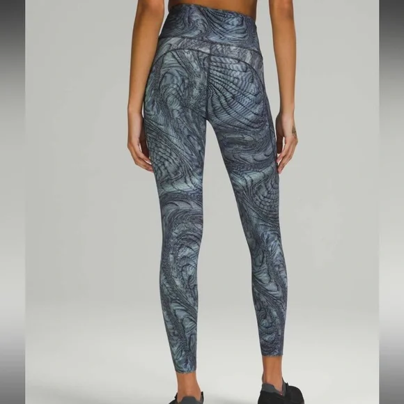 Lululemon Fast & Free dimensional Icing blue 25” tight leggings - Picture 4 of 10